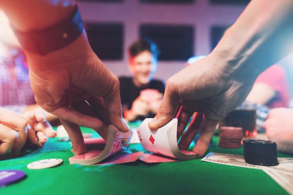 ディーラー ポーカーの魅力と戦略